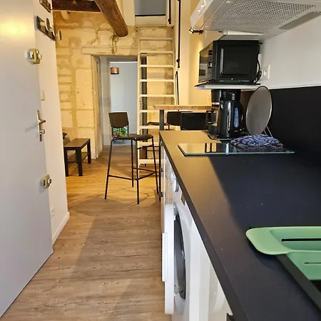 Apartment Iris, 4 Personnes, Centre Pieton Ecusson, Tram, 3eme Etage Sans Ascenseur