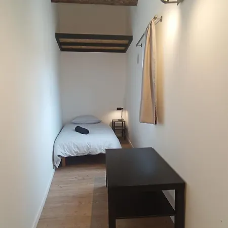Iris, 4 Personnes, Centre Pieton Ecusson, Tram, 3eme Etage Sans Ascenseur Montpellier
