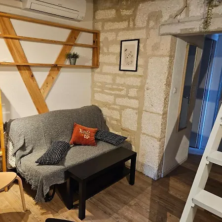 Apartment Iris, 4 Personnes, Centre Pieton Ecusson, Tram, 3eme Etage Sans Ascenseur